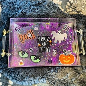 Custom handmade epoxy resin tray. Inst.agram handle: @traysbyjen